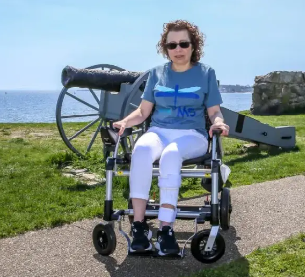 Journey Zoomer Lightweight Power Folding Chair With One-Handed Control